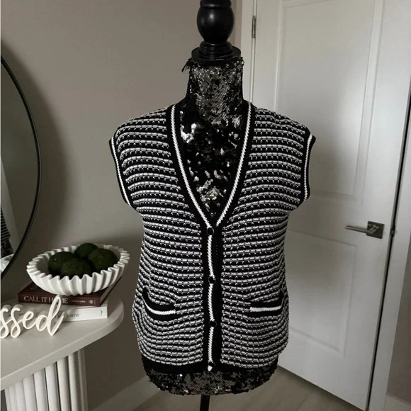 Evereve Willa Lady Like Vest - Picture 3 of 11